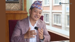 नेपाल पर्वतारोहण सङ्घको अध्यक्ष पदका बलियो दाबेदार कुल बहादुर गुरुङ को हुन् ? 