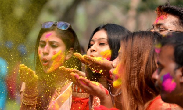 आज हिमाल तथा पहाडी जिल्लामा हाेली मनाइँदै
