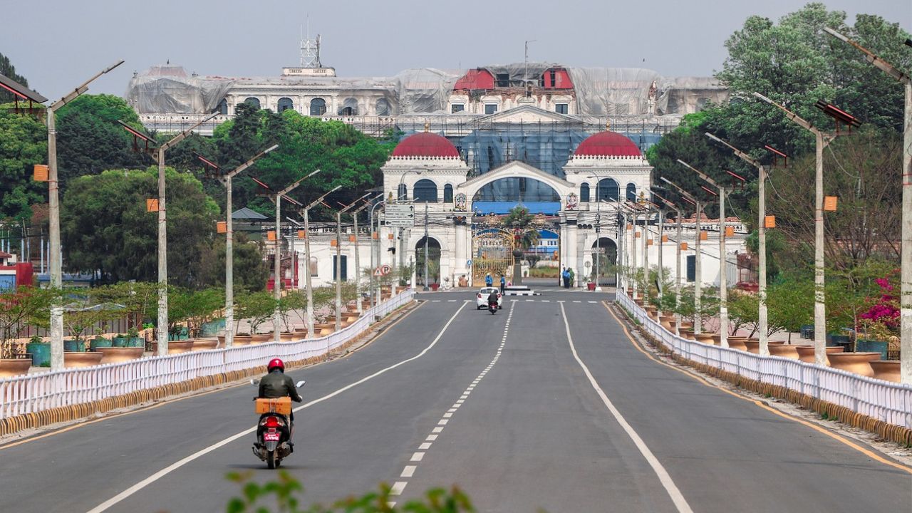 सिंहदरबारभित्र छिरे प्रदर्शनकारी